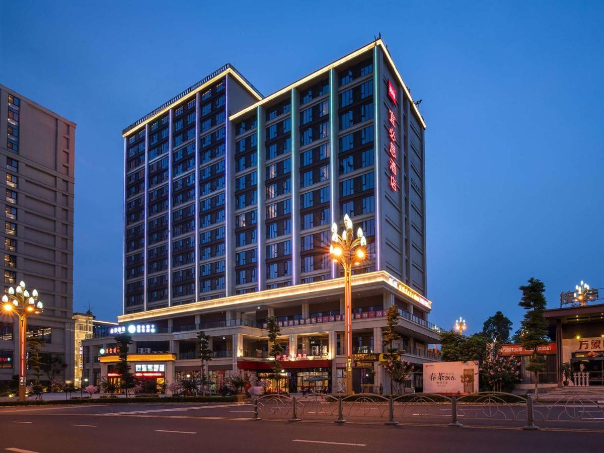 Ibis Hotel Emeishan Exteriör bild