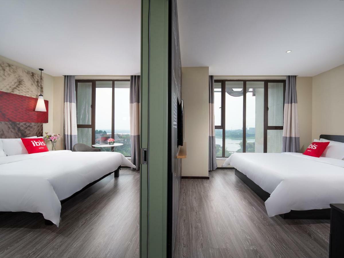 Ibis Hotel Emeishan Exteriör bild
